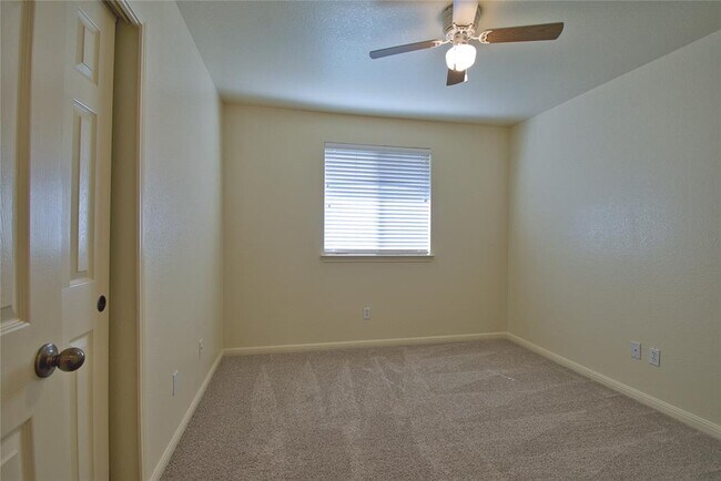 Building Photo - 7749 Squirrel Hollow Dr