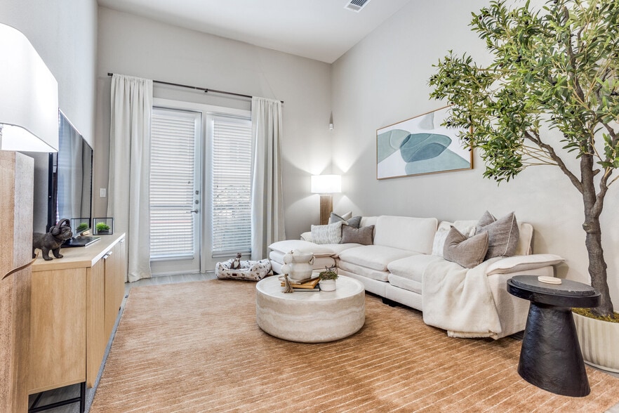 Building Photo - Mallory Eastside