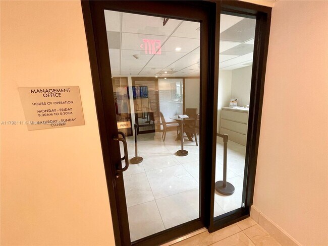 Building Photo - 540 Brickell Key Dr
