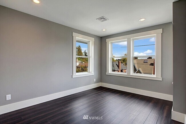Building Photo - Spacious 5BR 3.5BA Home in Ravenna – Garage, Fenced Yard, A/C