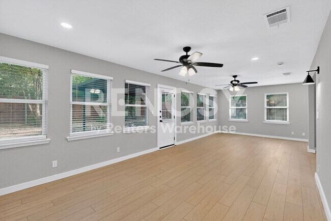 Building Photo - South Arlington Gem