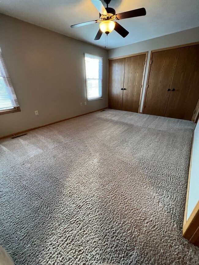 Building Photo - 713 W 8th St