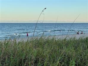 Building Photo - 4564 El Mar Dr