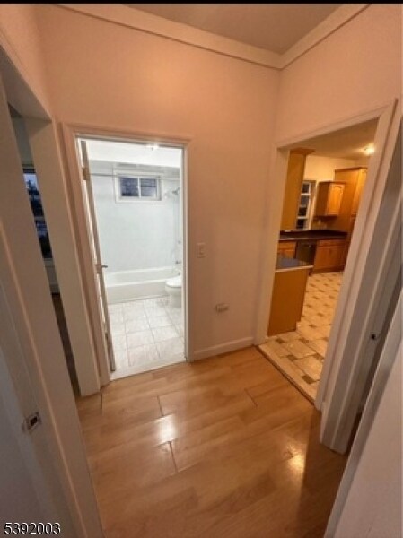 Building Photo - 466 Cortlandt St