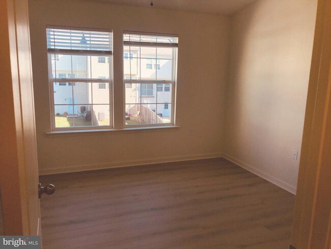 Building Photo - 28 Ventura Way