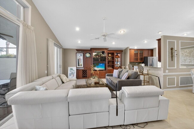 Building Photo - 5256 Glenville Dr