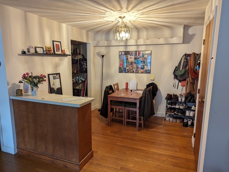 Building Photo - 15 Commonwealth Ct