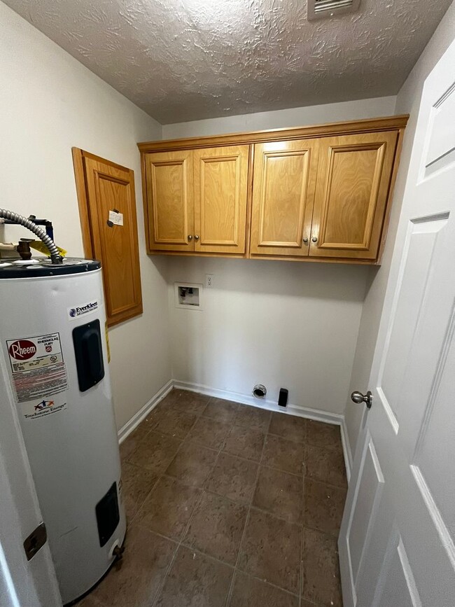 Building Photo - Cozy Home in Phenix City