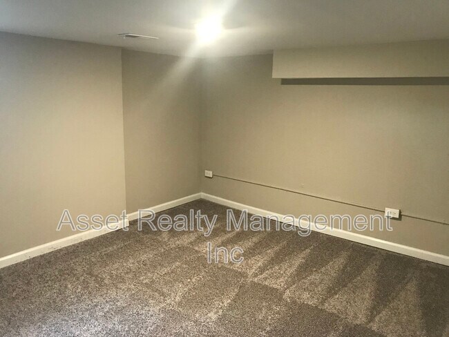 Building Photo - 602 Caswell Ave