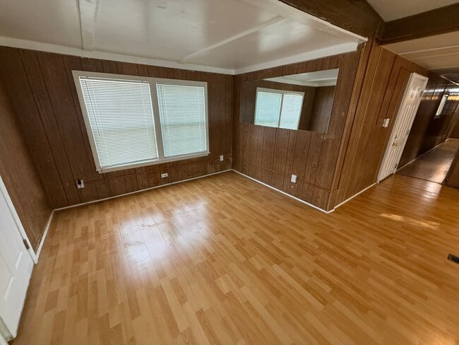 Building Photo - 2 Bedroom 1.5 Semi-Rural Mobile Home with Workshop on Large Lot