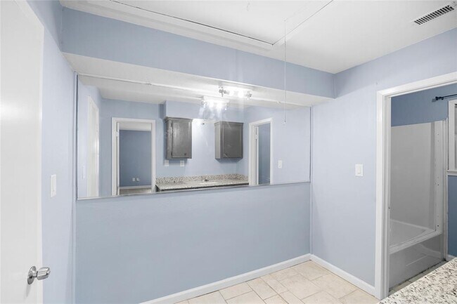 Building Photo - 20339 Pin Oak Loop