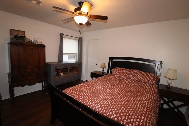 Building Photo - Spacious Home for Rent!