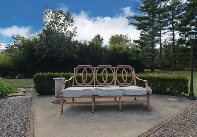 Building Photo - 2235 N Ballas Rd