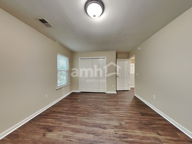 Building Photo - 60 Summer Hill Way