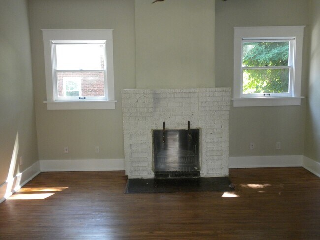 Building Photo - 3 bed/2 bath house - GRAD STUDENTS/PROFESS...