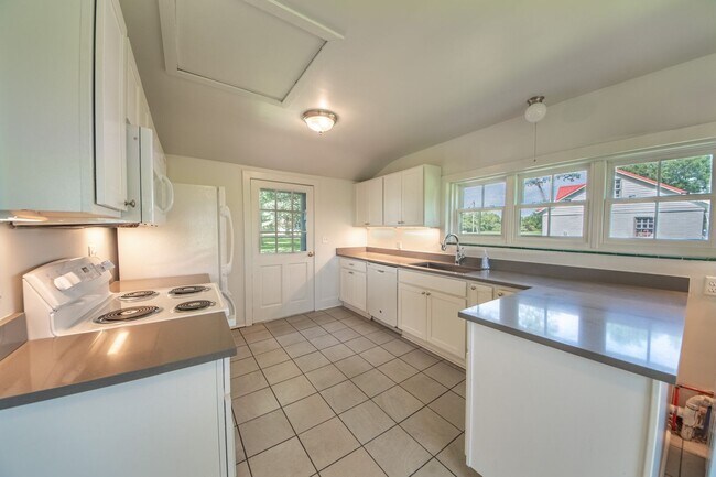 Building Photo - UNIQUE OFFERING-HISTORIC CAPE COD ON URBAN...