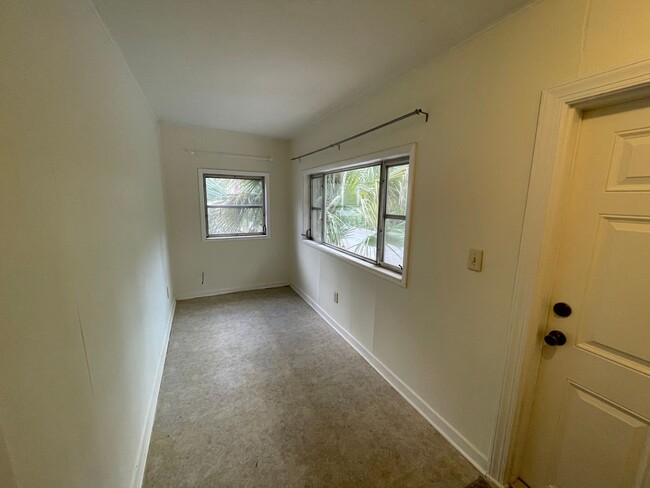 Building Photo - AVAILABLE FOR FALL!!! Amazing 2 Bedroom Ho...