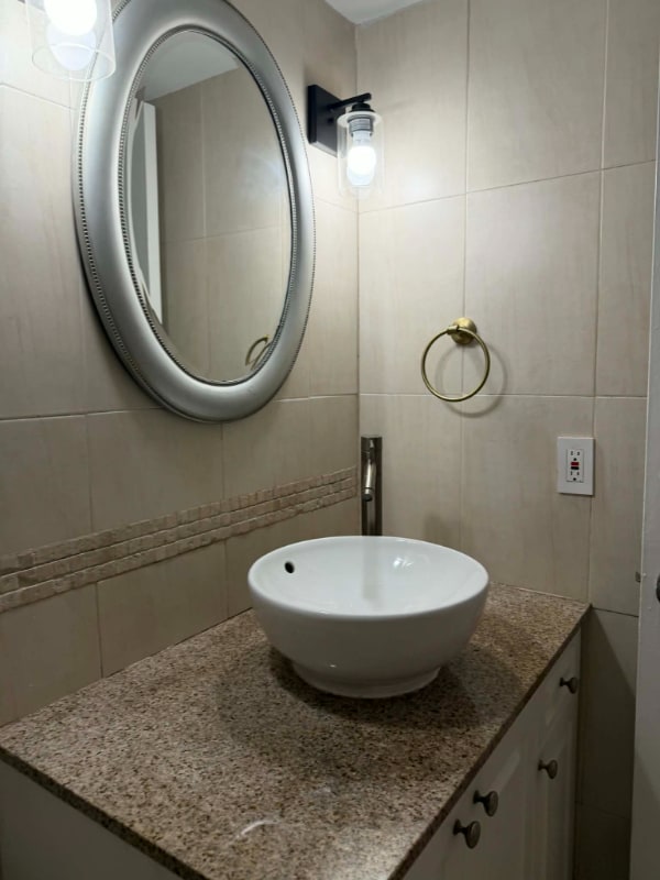 Building Photo - 341 W Park Dr