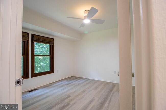 Building Photo - 6277 Occoquan Forest Dr