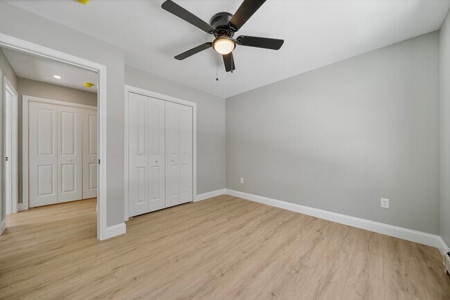 Building Photo - 142 S Main St