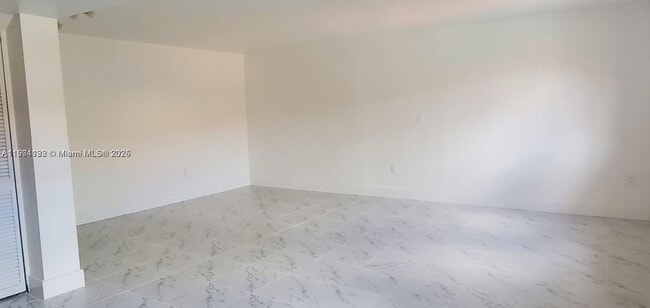 Building Photo - 5100 W 12th Ln