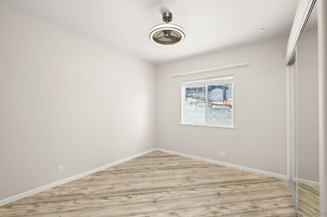 Building Photo - 9427 Vista Dr