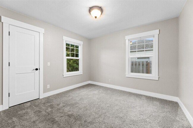 Building Photo - South D Street