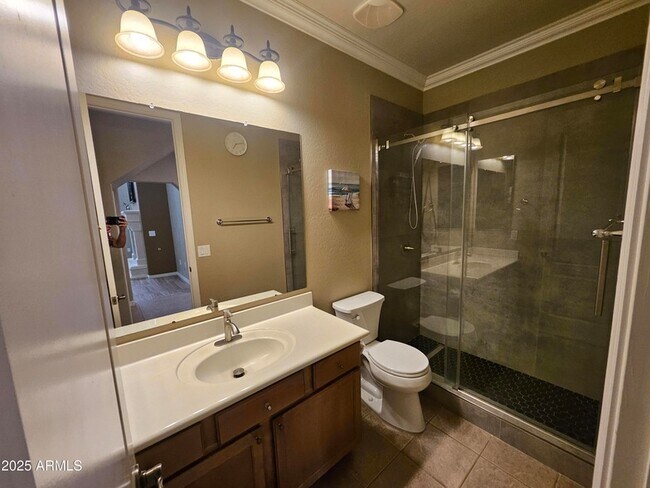 Building Photo - 3216 S Cottonwood Dr