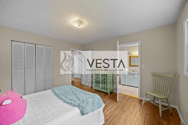 Building Photo - 90 Knob Hill Rd