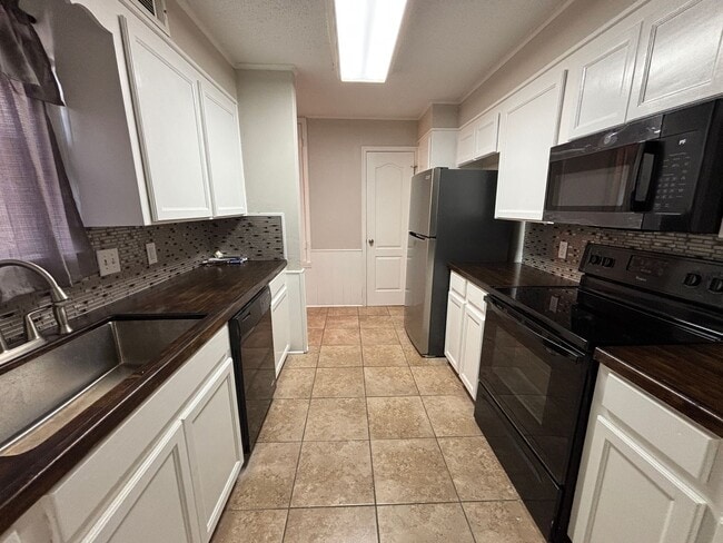 Building Photo - MOVE IN READY! SPACIOUS TOWNHOME IN BOSSIER CITY