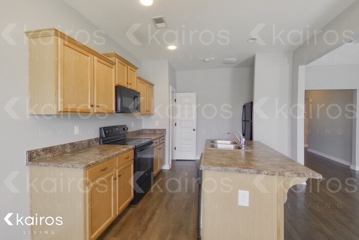 Building Photo - 7079 Shadesbrook Dr