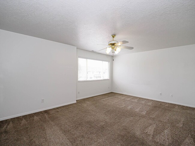 Building Photo - Charming 3-Bed, 2-Bath Home in Prime Ameri...
