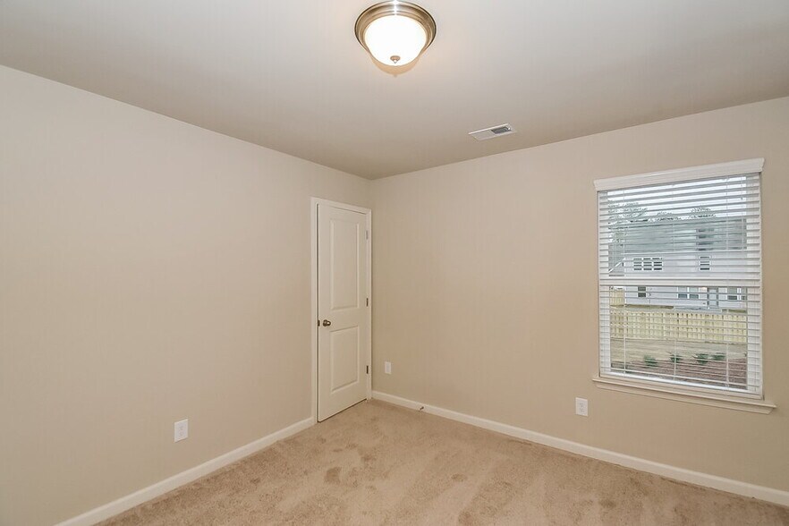 Building Photo - 279 Faron Dr