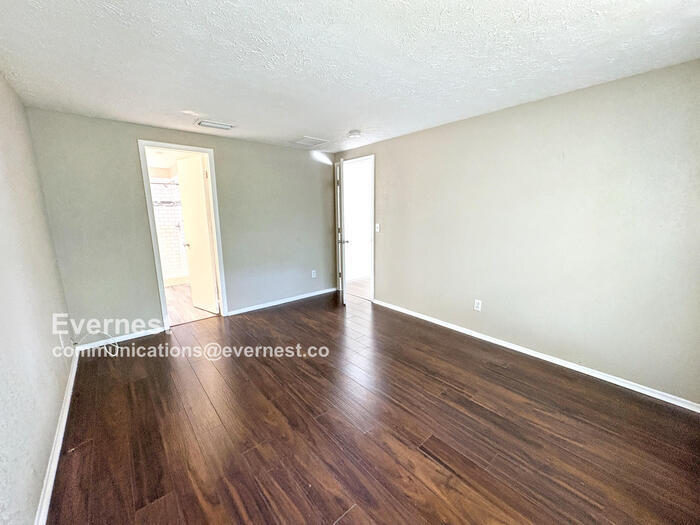 Building Photo - 16005 Ranchita Ct