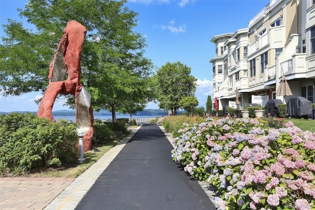 Building Photo - 17 Harbor Pointe Dr