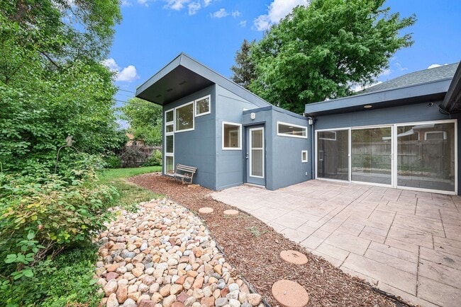 Building Photo - Beautifully renovated home in Montclair with architectural flair