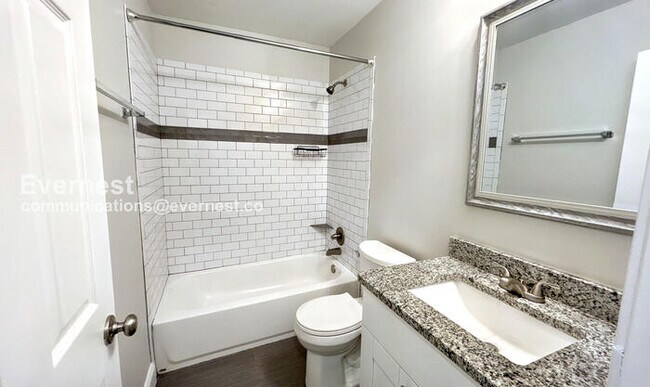 Building Photo - 116 Park Ave SE