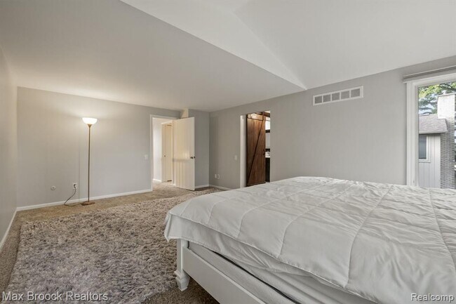 Building Photo - 1125 Meadowglen Ct