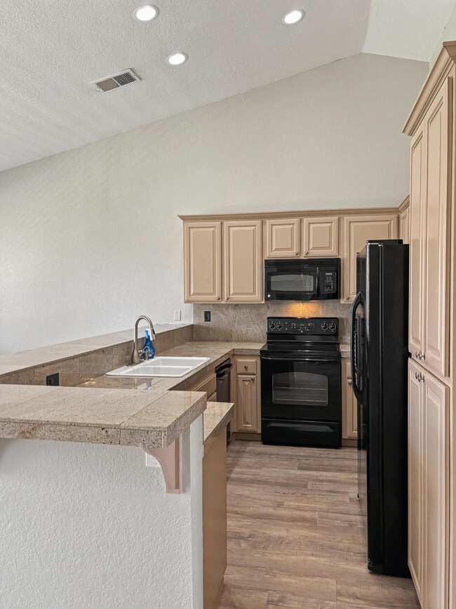 Building Photo - 76915 Turendot St