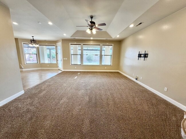 Building Photo - Beautiful 4 bed 2.5 bath Home!