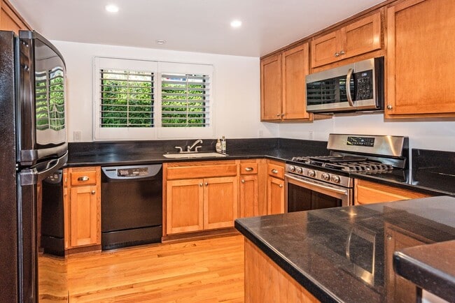 Building Photo - Spacious 3BD/2.5BA Mesa Townhome! (Walking...