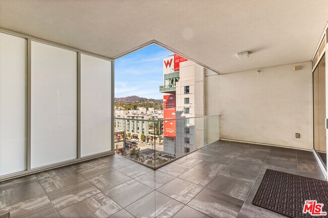 Building Photo - 6250 Hollywood Blvd