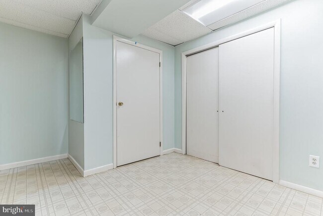 Building Photo - 7866 Archbold Terrace