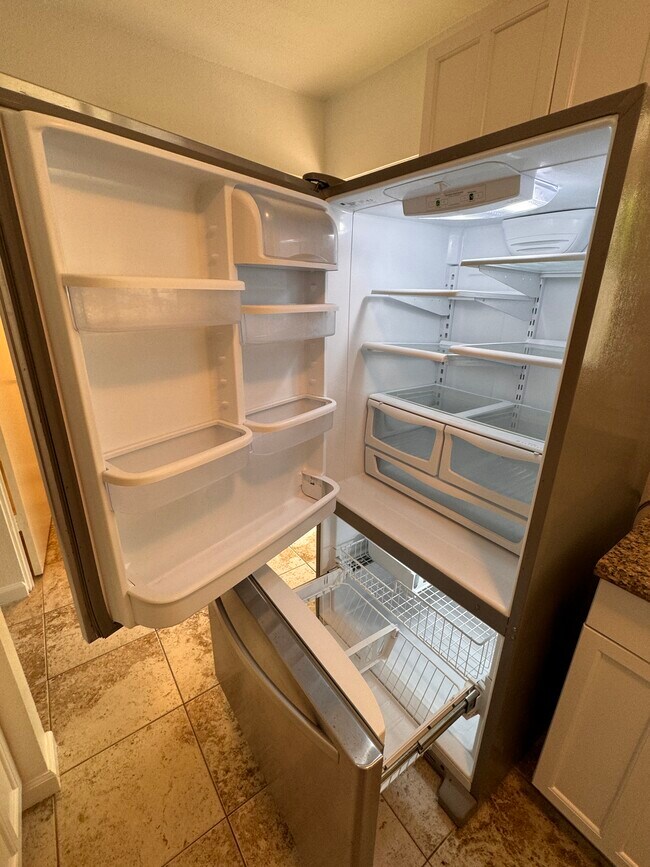 Building Photo - 147 Oko St