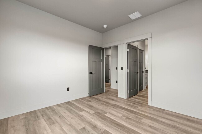 Building Photo - 204 Fletching Way