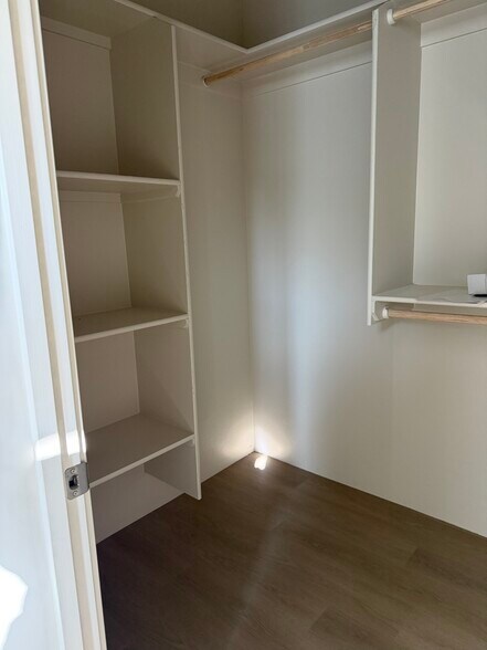 Building Photo - 701 E Elm St