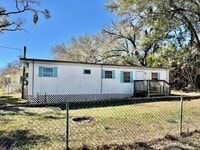 Building Photo - Dade City 2BR/1BA Mobile Home! Gorgeous Floors!