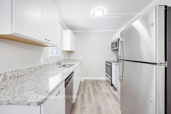 Building Photo - 562 Whispering Hills Dr