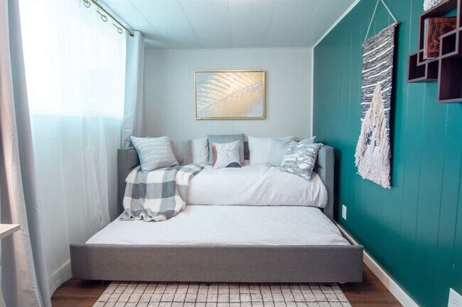 Building Photo - 3413 W Sunset Ave