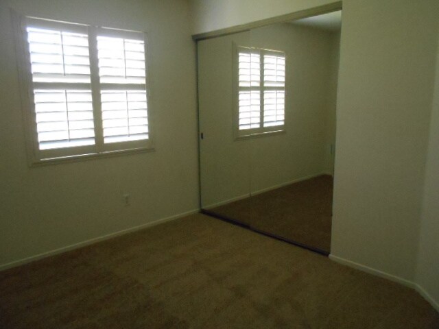 Building Photo - 3 BEDROOMS CONDO WITH BEAUTIFUL LAKE VIEWS.